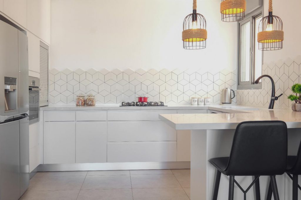 מטבח מודרני צבע בתנור בראש העין